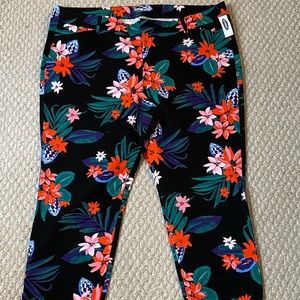 BNWT Tropical Old Navy Ankle Pixie Pants